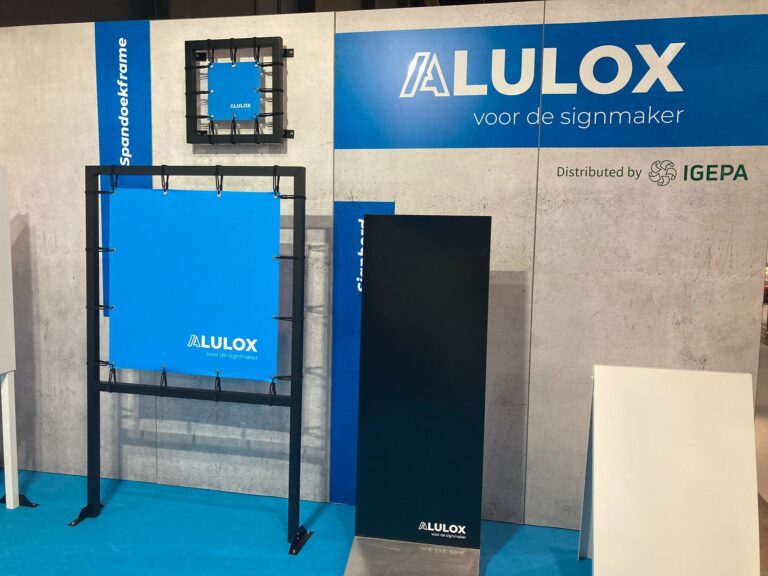 Alulox-standSign2Com4